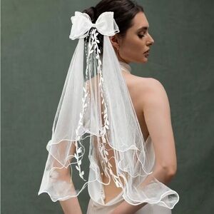 Chic White Wedding Veil with Bow